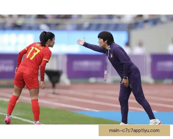 中国女足5-0大胜晋级八强 打平即可出线